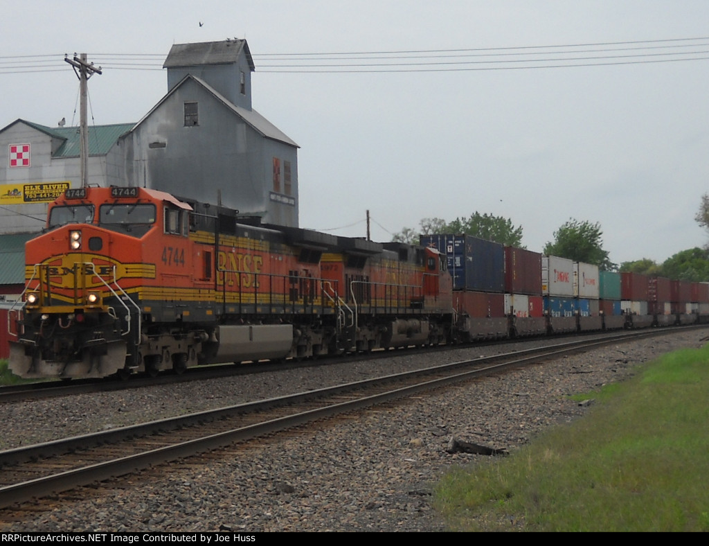 BNSF 4744 East